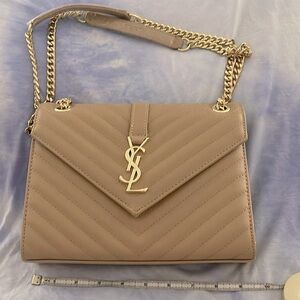 Handbag with adjustable strap